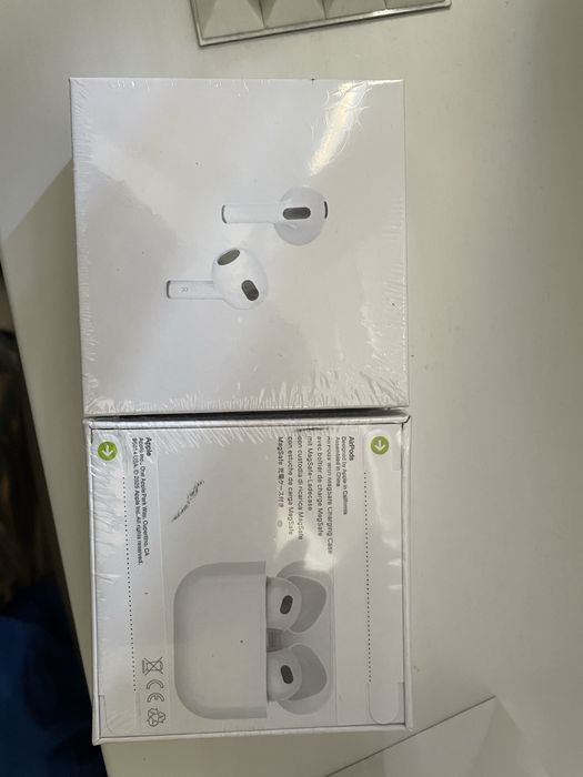 Продаю iphone airpods 3