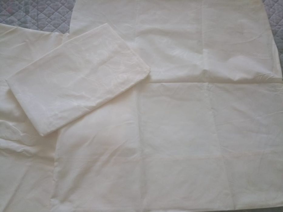 Комплект постельного белья 1,5 спальный лимонного цвета- новый, сатин,