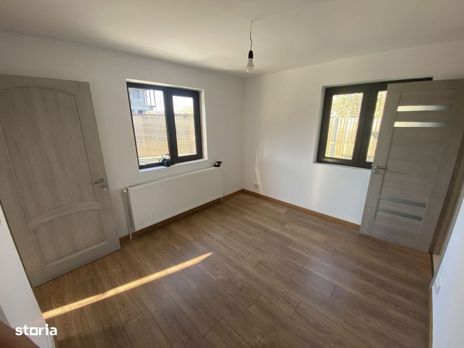 Casă cu 4 camere,2 bai, curte 529mp, toate utilitatile Breaza