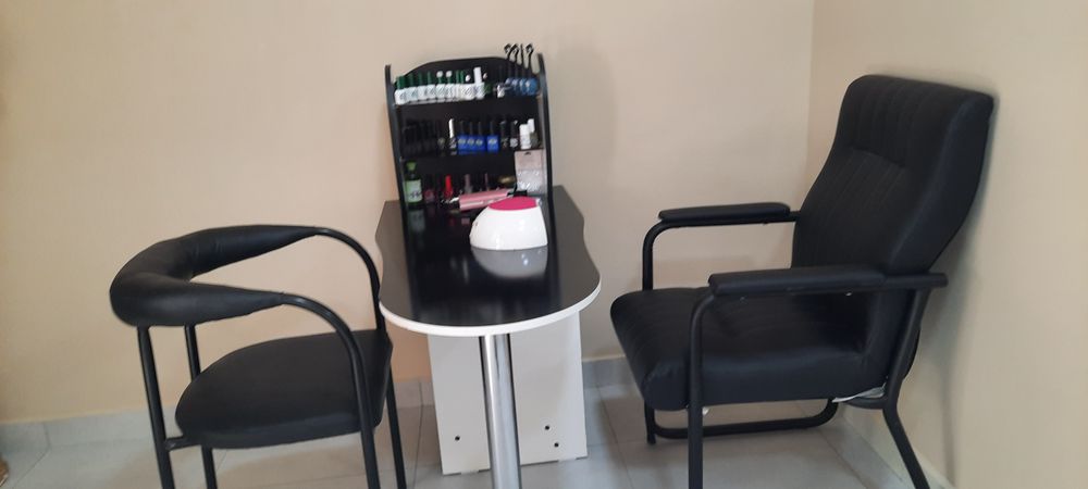 Маникюрный стол и вес комплект