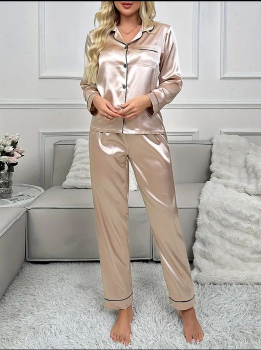 Pijama satin culoarea bej