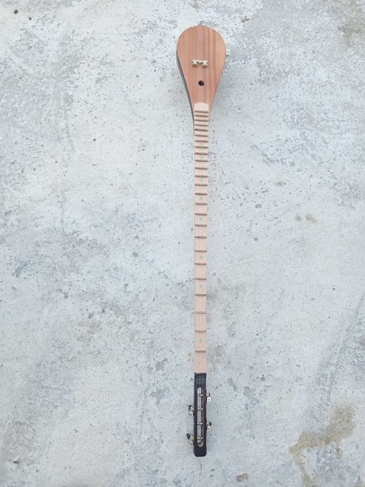 Nay va tor sotiladi narxi olti yuz mig so'm