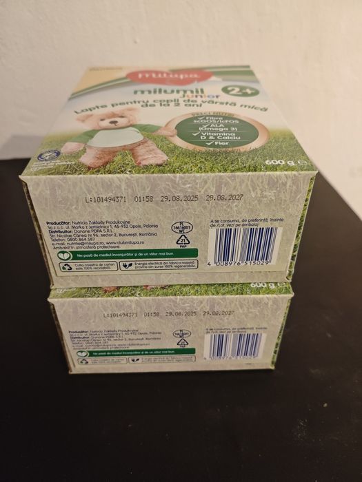 Vand o cutie Aptamil si doua cutii Milupa