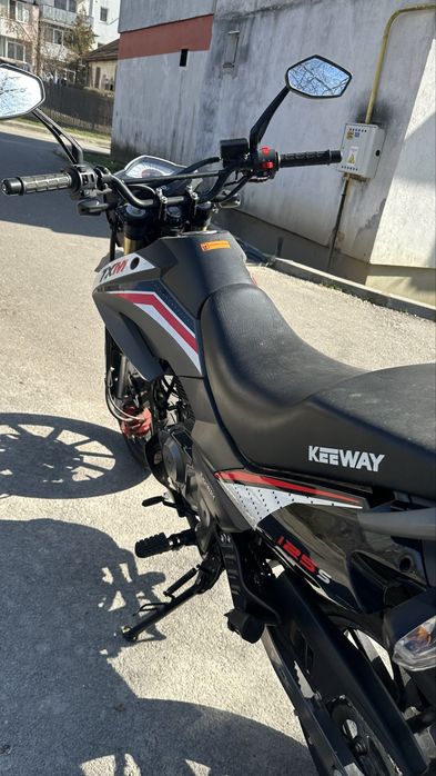 Motocicleta Keeway TX 125 SM
