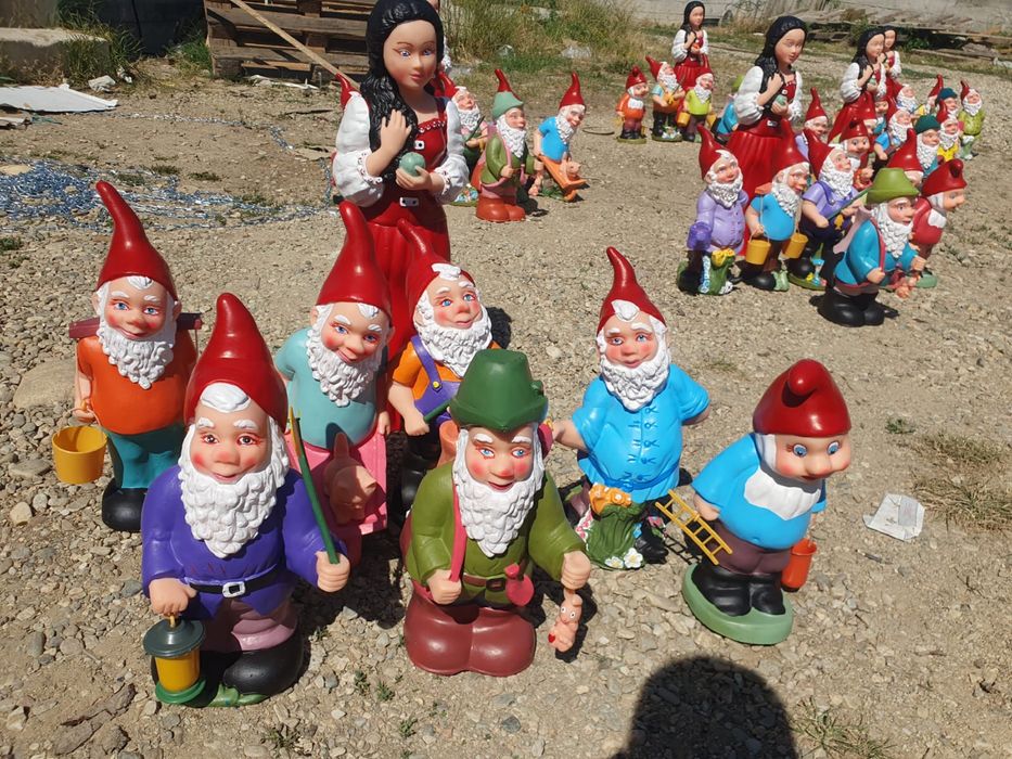 Pitici de grădină albă ca zăpada și 7 pitici