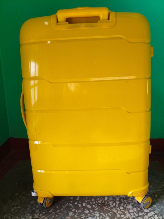 Продам дорожный чемодан