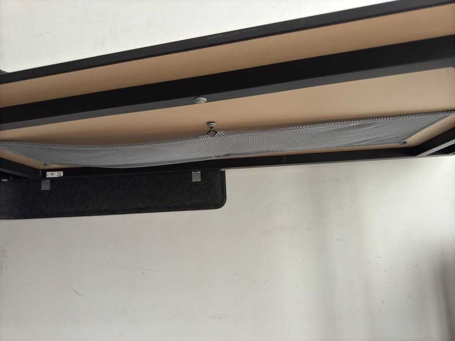 Продавам луксозно офис обзавеждане.