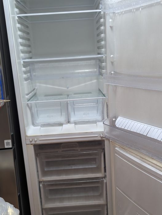 Продам холодильник Аристон б/у  ariston