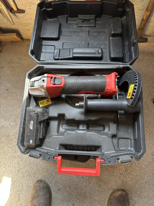 Set scule pe acumulator