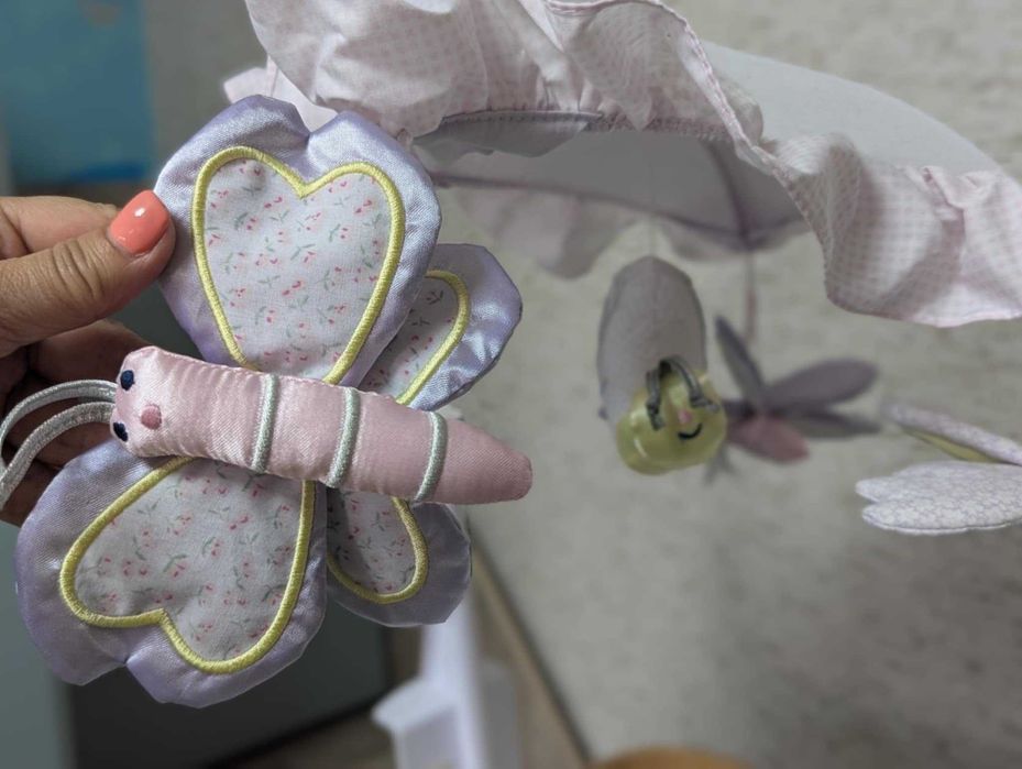 Музикална въртележка с пеперудки за бебе