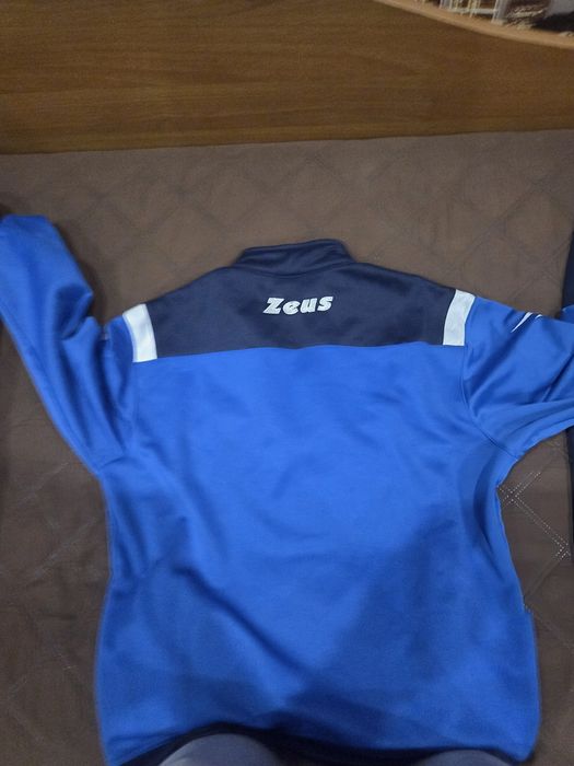 Продавам спортен екип Zeus