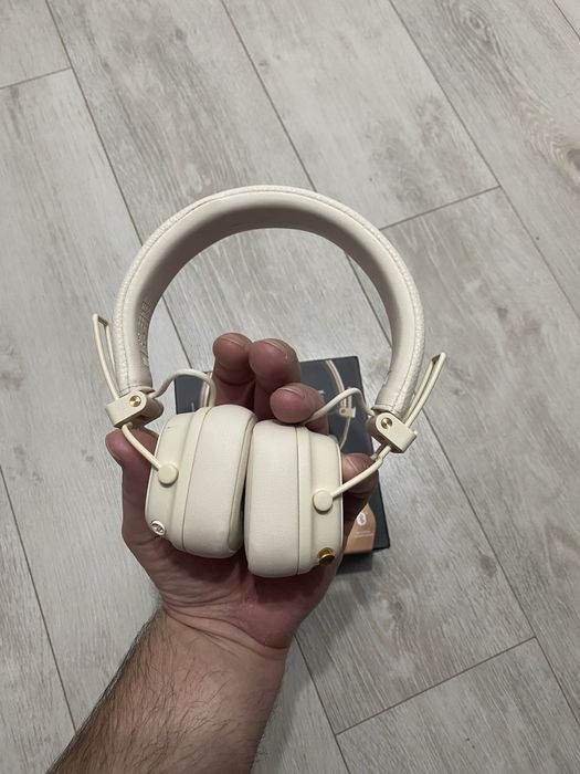 Продам наушники Marshall