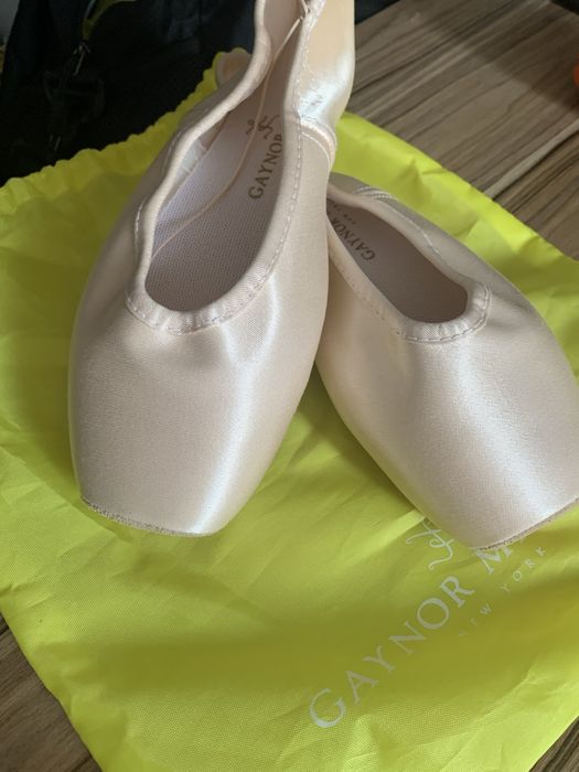 Продам по хорошей цене пуанты Gaynor Minden