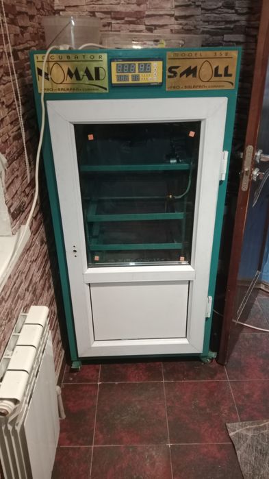 Продам Инкубатор брудер в подарок
