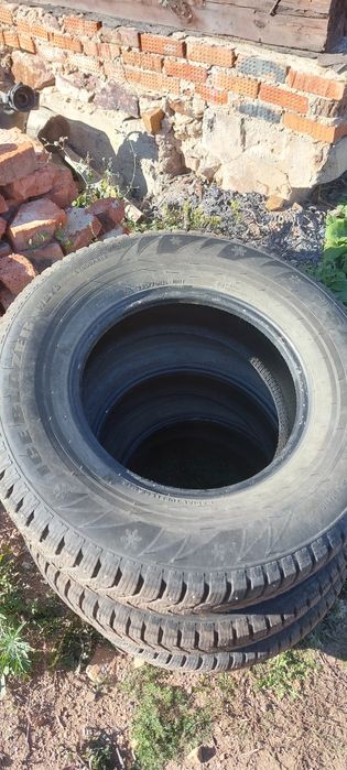 Шины р16 235/75 б/у