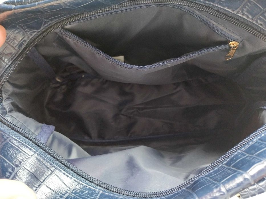 Дамска чанта в тъмносин цвят