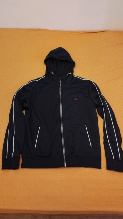 Продавам мъжки екип