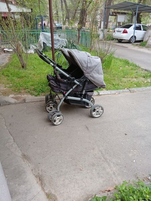 Коляска для двойшяшек