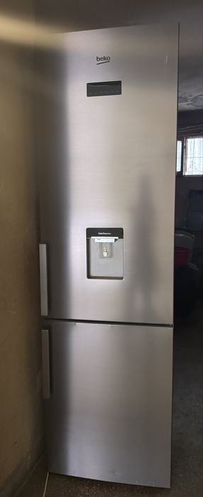 Vand combina frigorifica Beko inox, cu dispenser apă, full funcțională