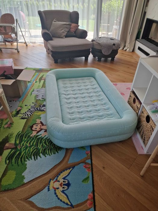 Надуваем матрак Intex