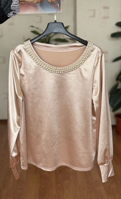 Дамски комплект от две части - пола и блуза