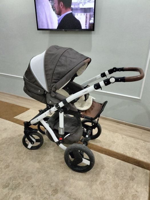 Продам детскую коляску Adamex