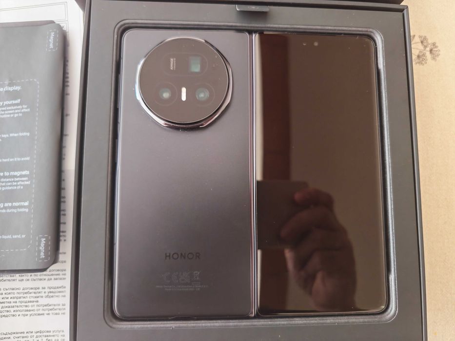 Продавам Honor Magic V5