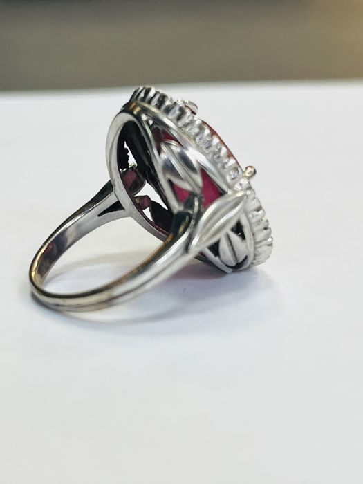 Златен пръстен бяло злато ,рубин и диаманти