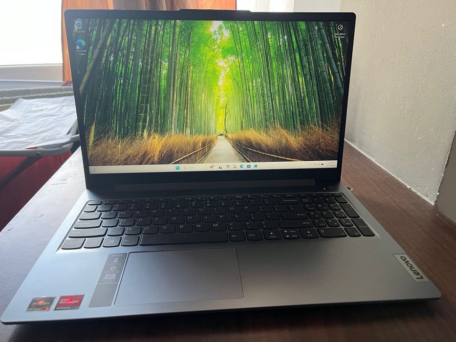 Vand Laptop Lenovo IdealPad 3 Slim ca nou,Preț negociabil