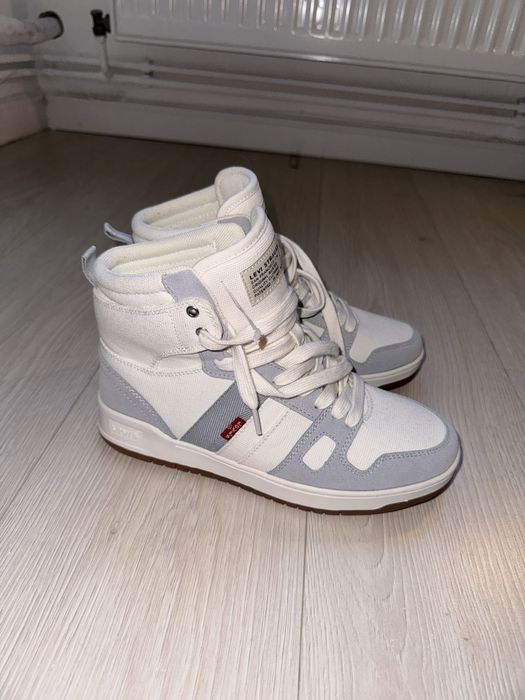 Levi’s Women’s BB-HI-DTE Sneaker Canvas High-Top