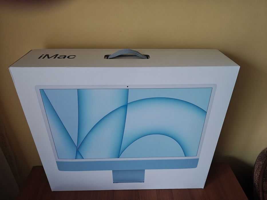 I Mac 24 inch with an Apple M1 chip(8core gpu,8GB ram,512GB SSD).