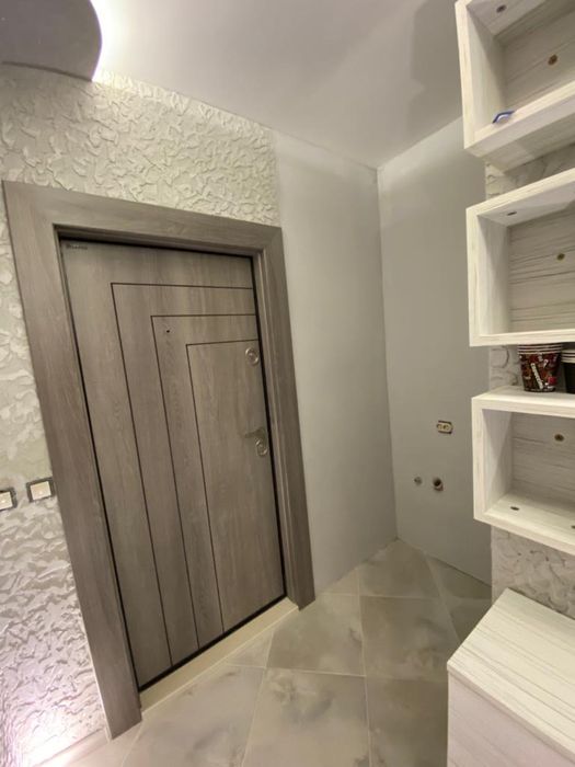 Дава се под наем Тристаен апартамент в Враца, Квартал 103 - 85 кв.м за 99450 € - Снимка #2