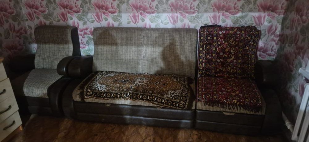 Продам диван с креслами