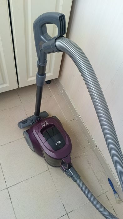 Пылесос  LG 2000W