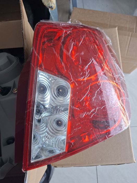 Jentra oldi fara, kobolt oldi va or faralar, va boshqa avtamobillar fa