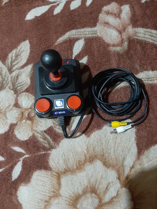 Vand manetă Joystick C-64 Originală cu Cabluri AV - Stare bună retro