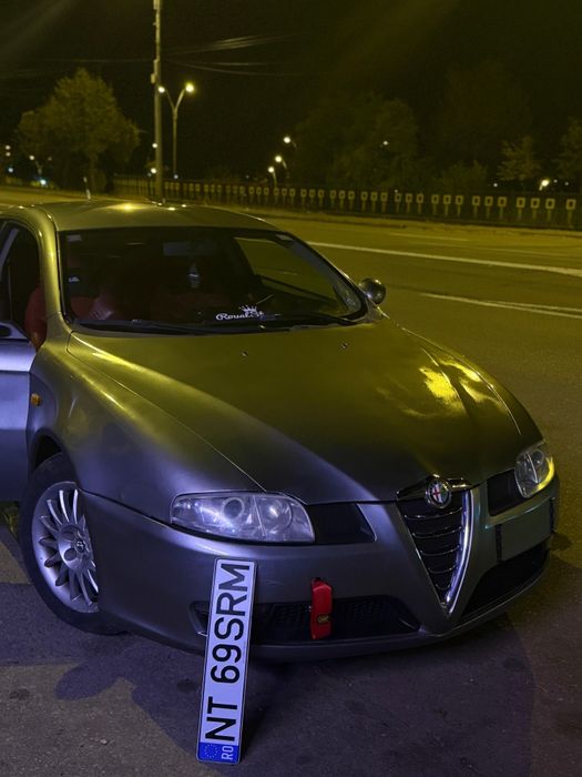 Vând alfa romeo gt
