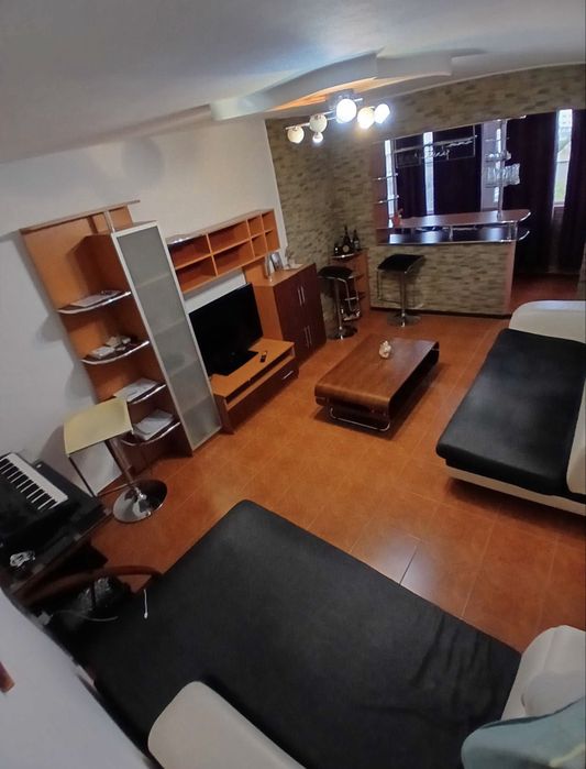 Inchiriez apartament cu 2 camere, decomandat