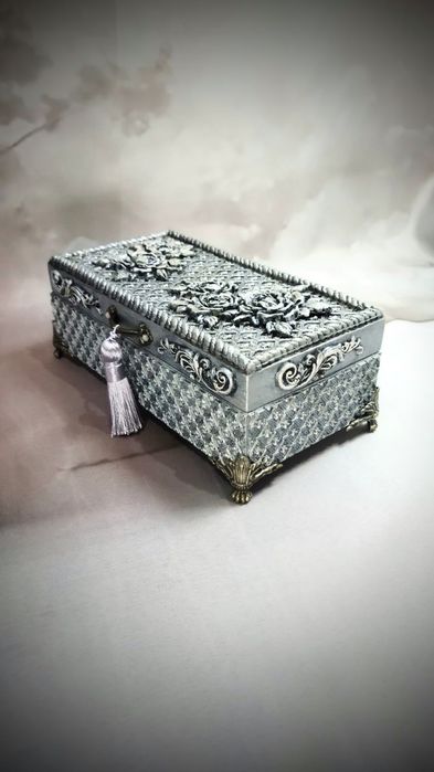 Шкатулка деревянная с декором.