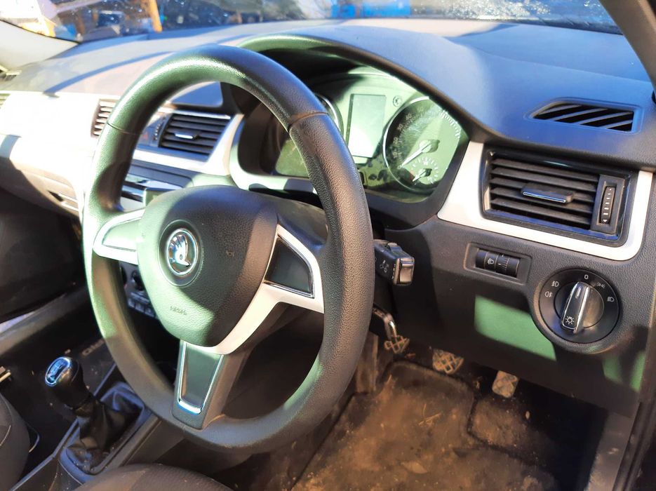 dezmembrez skoda rapid cod motor CAYC/usa fata rapid/hayon rapid/usa