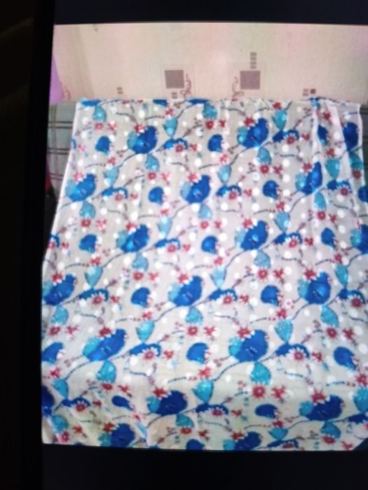 Отрезы ткани разных размеров и текстур