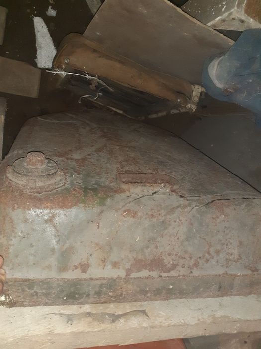 Канистры баки под бензин .