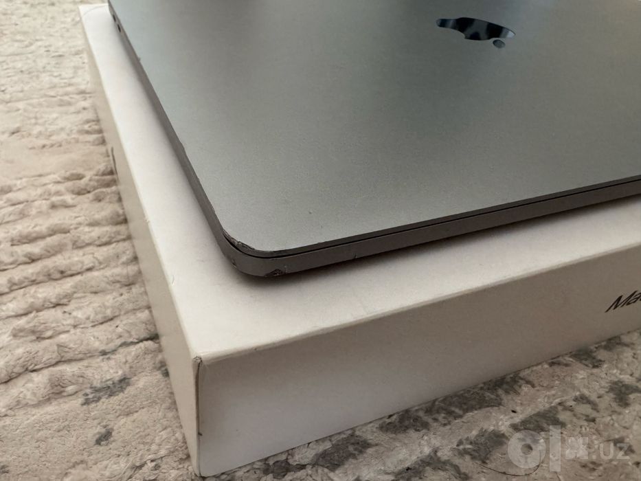 Macbook Pro M1 13inch 8/512 srochno sotiladi
