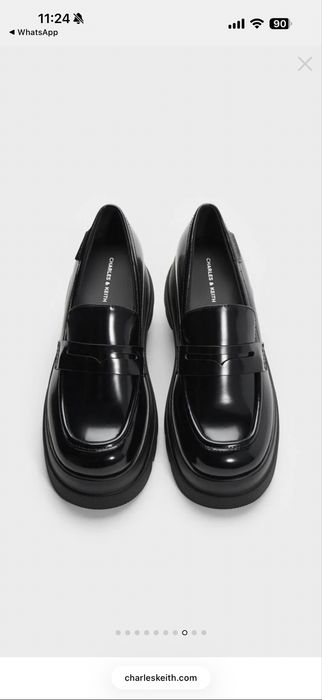 Продам новые лоферы Charles & Keith.