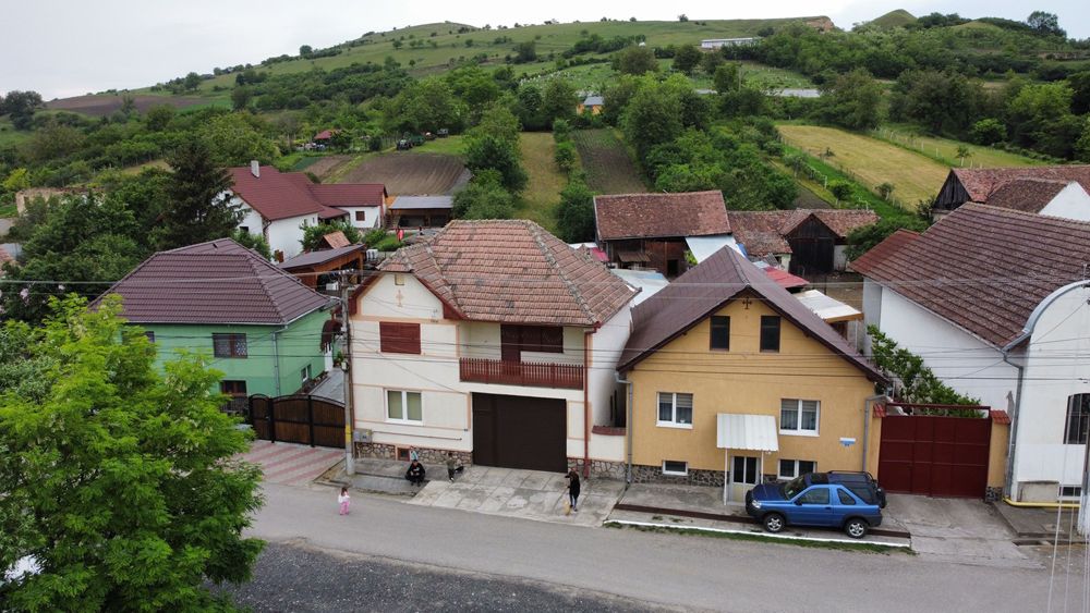 Casa de vânzare + grădina