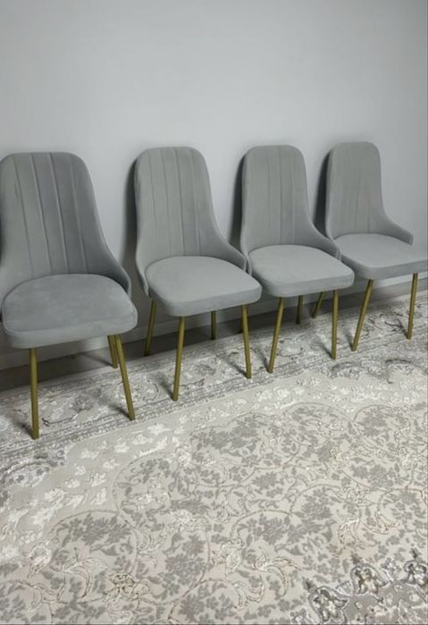 Срочно! Продам комплект стол+8стульев