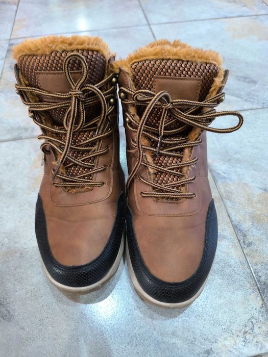 Маратонки Nike, Adidas