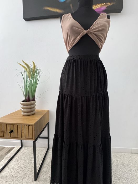 Fusta Boohoo, noua cu eticheta