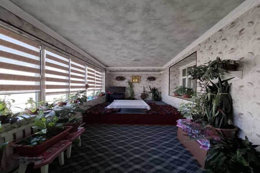 Фарғона шахар марказида жойлашган 4 хонали хонадон ижарага берилади