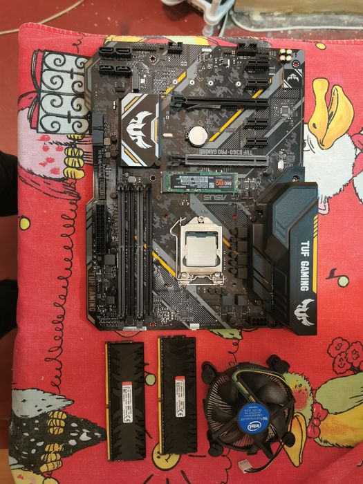 Kit gaming Intel i7 9700 placa ramii și ssd m2